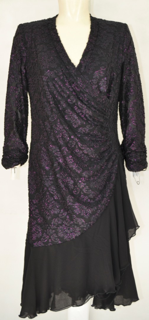 Ballkleid in schwarz-lila mit Glanz