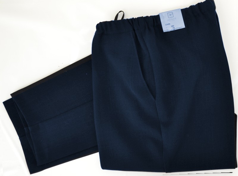 Etwas leichtere Stoff Schlupfhose in dunkel blau