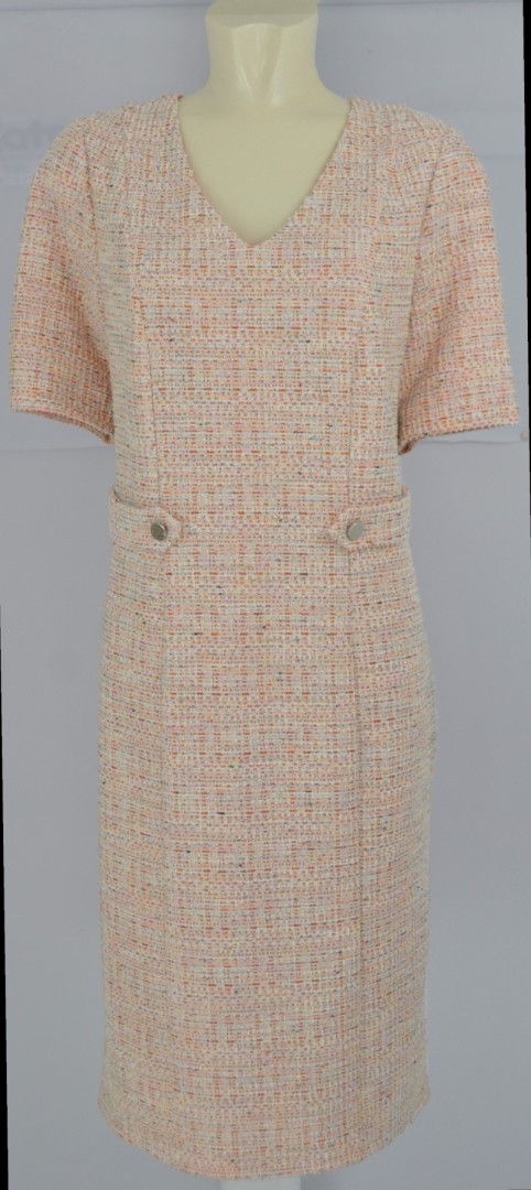 Kleid in koralle-creme