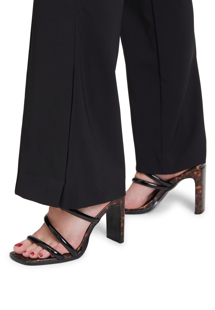 Hose mit ausgestelltem Bein in schwarz