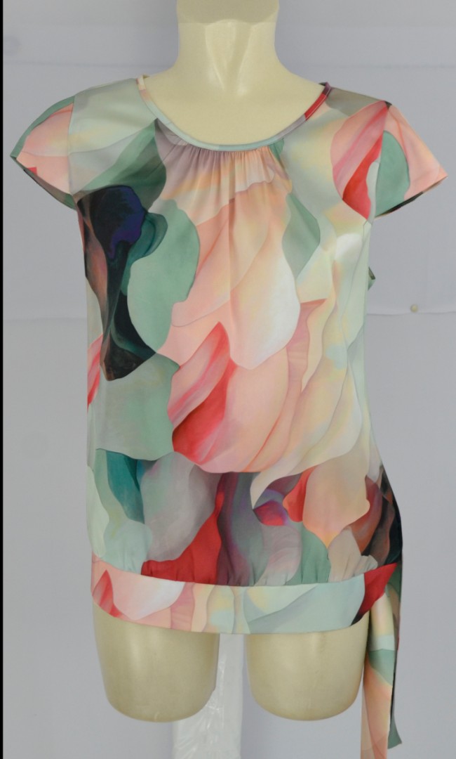 Blusen-Shirt in mehrfarbig mit lindgrün-koralle gemustert